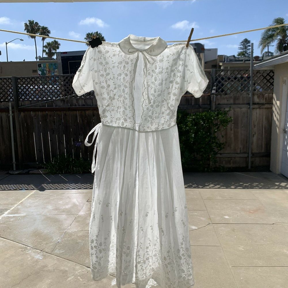 Vintage 1930s White Organdy Wedding Dress - Picture 3 of 12